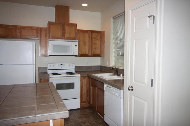 Building Photo - 13102 NE 26th St