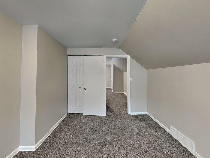 Building Photo - 3551 N Knox Ave