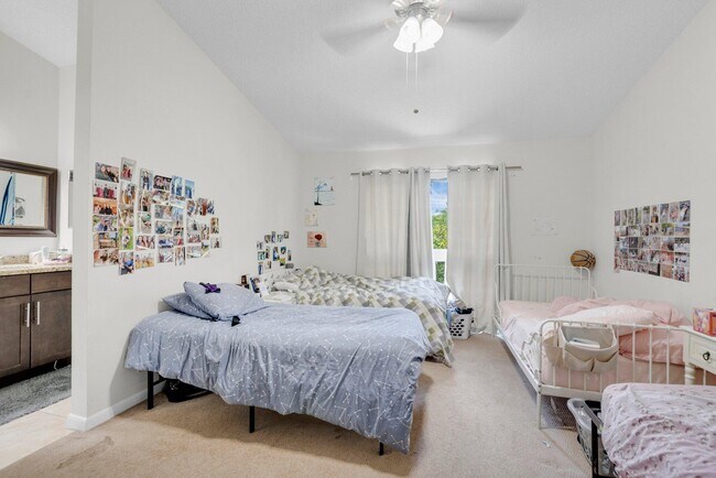 Building Photo - 7690 Lago Del Mar Dr
