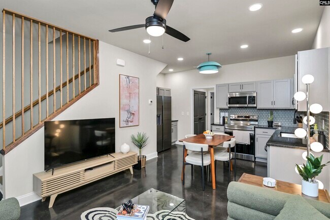 Building Photo - 816 Shull St