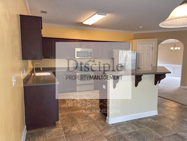 Building Photo - 136 Magnolia Dr
