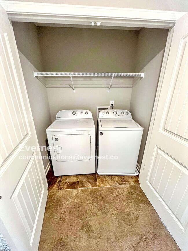 Building Photo - Charming 2BR Townhouse with Modern Comfort...