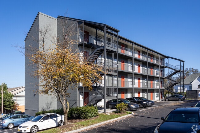 Building Photo - Highland Grand