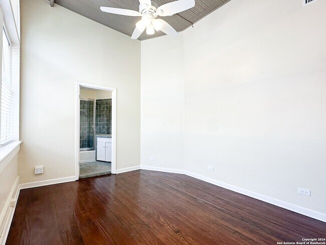 Building Photo - 245 Losoya St
