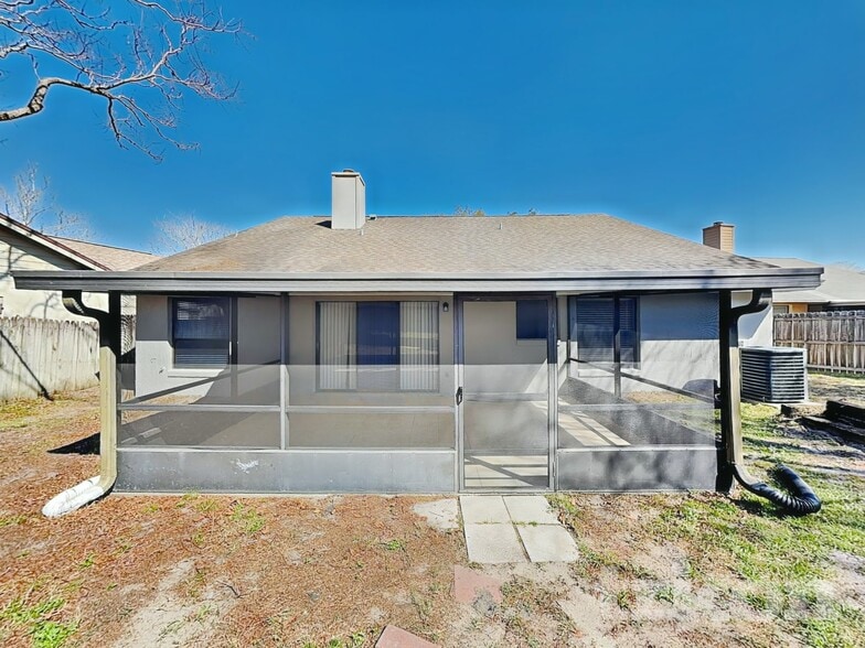 Building Photo - 470 N Sundance Dr