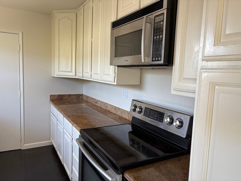Building Photo - 2183 San Antonio Pl