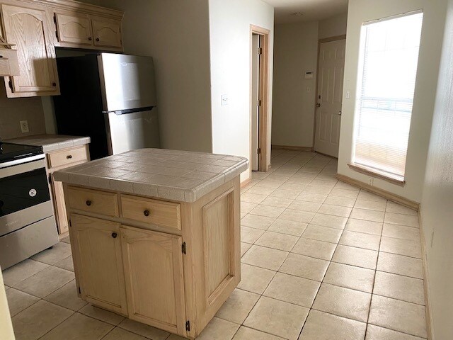 Building Photo - 2408 N I St