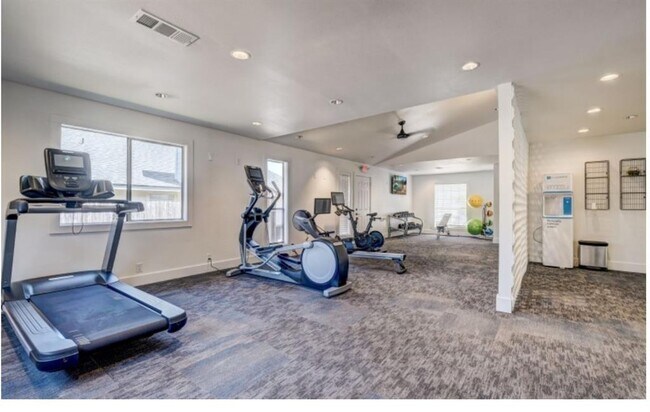 Building Photo - 1338 Christopher Ave