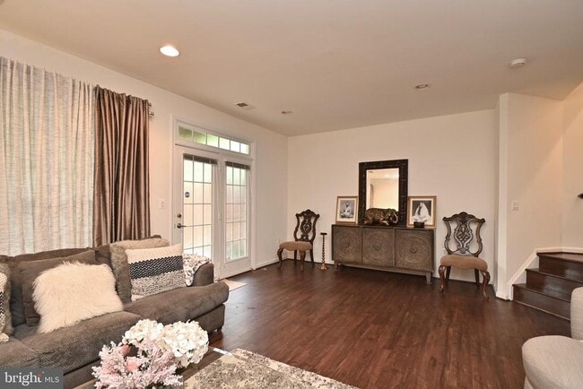 Building Photo - 8240 Gunston Commons Way