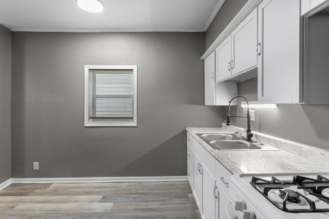 Building Photo - 1308 Kinyon St