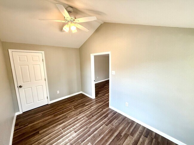 Building Photo - 602 Lovett Ave