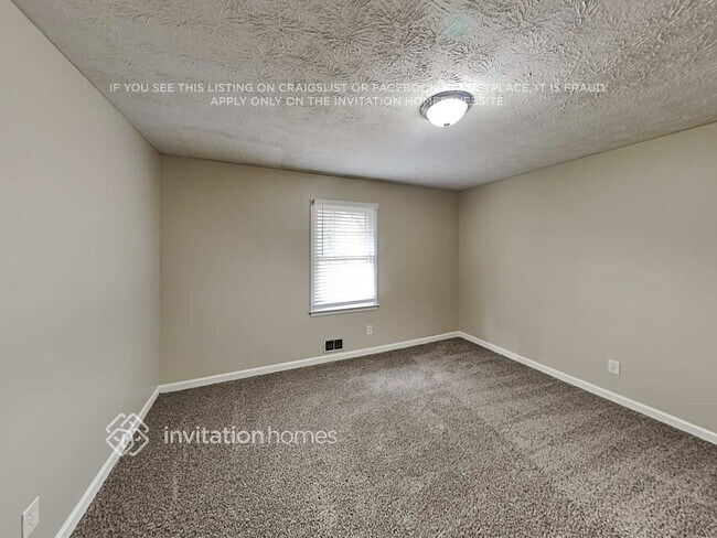 Building Photo - 4141 Hickory Dr