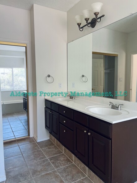 Building Photo - 1511 Mimbres Canyon Pl NE