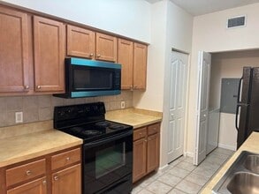 Building Photo - 9833 Baywinds Blvd