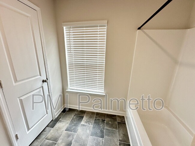 Building Photo - 335 Chetsley Dr