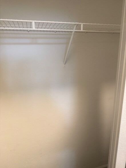 Building Photo - 952 George Washington Hwy N