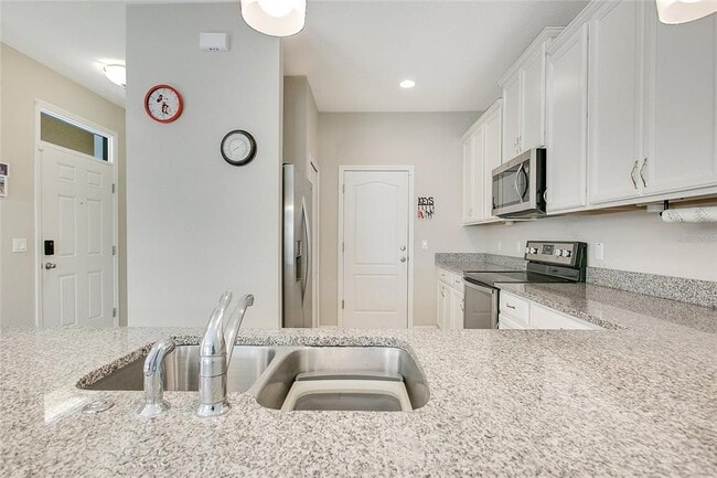 Building Photo - 13540 Fountainbleau Dr