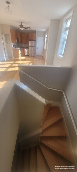 Building Photo - 4946 N Ridgeway Ave