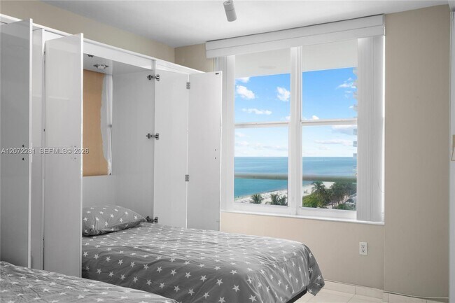 Building Photo - 5001 Collins Ave