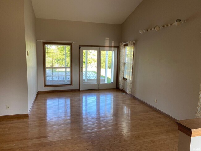 Building Photo - 2245 Sandpiper Ct N