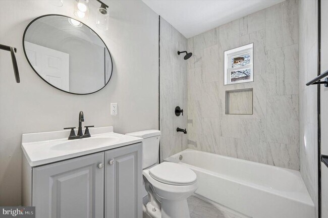 Building Photo - 40 Reger St