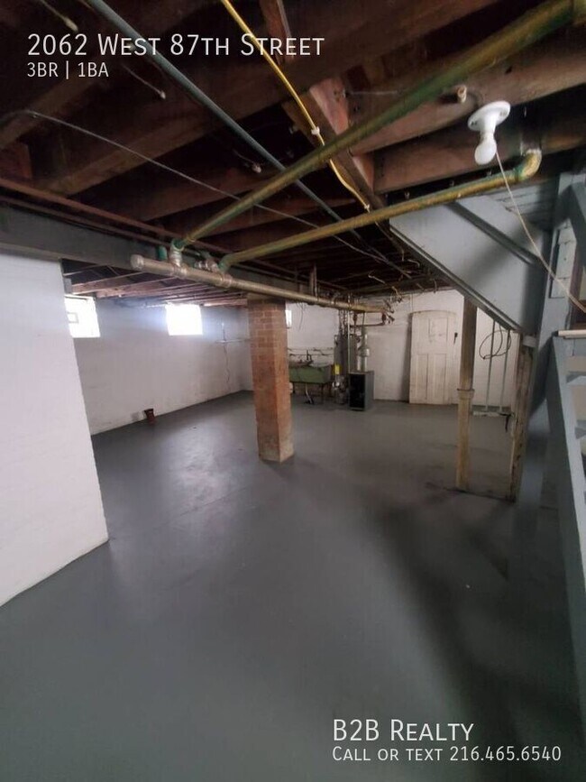 Building Photo - 2062 W 87th St