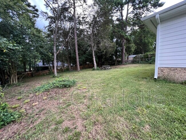 Building Photo - 9007 Vicksburg Rd