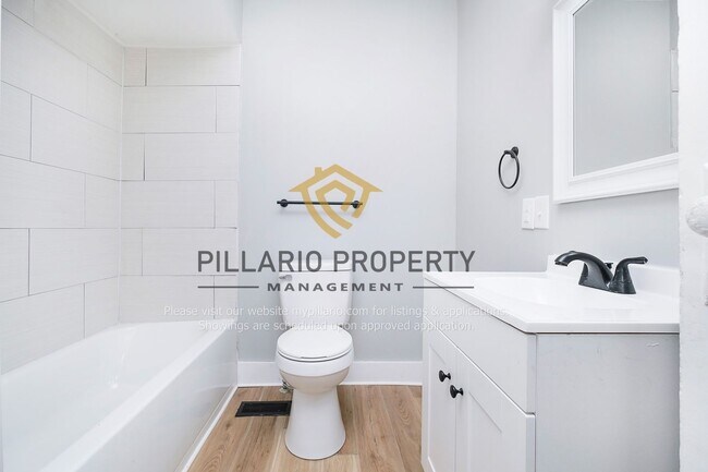 Building Photo - Cozy 3 Bedroom, 1 Bathroom Home Available ...