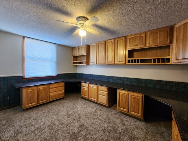 Building Photo - Beautiful 4 Bedroom Home on Cul Du Sac Wit...