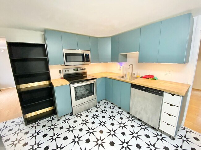 Building Photo - 93 Walnut St