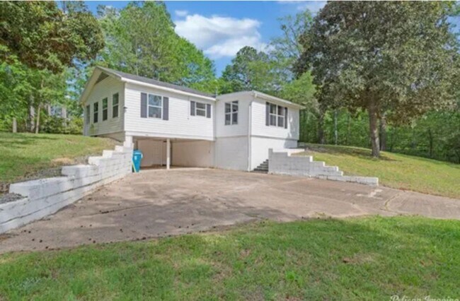 Building Photo - FRESH! Open AND NEAR THE CROSS LAKE BOAT LAUNCH!