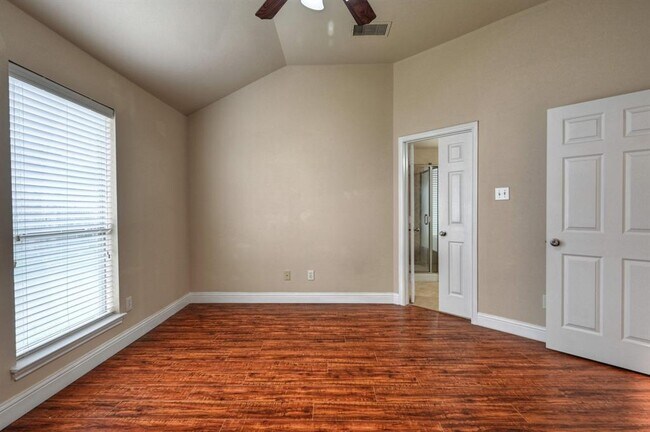 Building Photo - 4523 Long Creek Dr