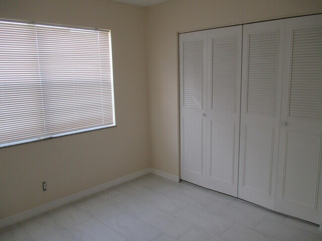 Building Photo - 224 Lake Dora Dr