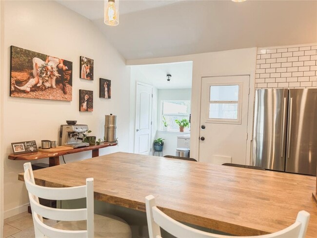 Building Photo - 1335 Belvin St