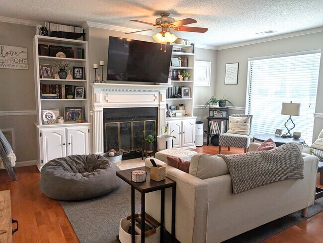 Building Photo - 601 Blackburn Dr