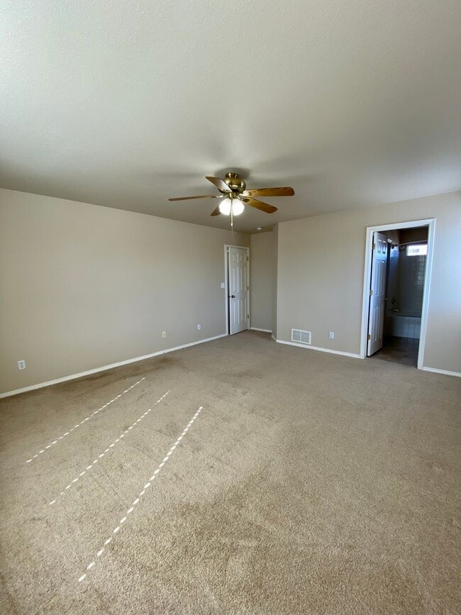 Building Photo - ***Available for immediate move in upon approval*** 3 bed, 2.5 bath close to Ft Carson