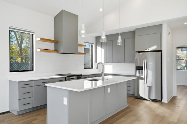 Building Photo - 33 N Blacksmith Ln