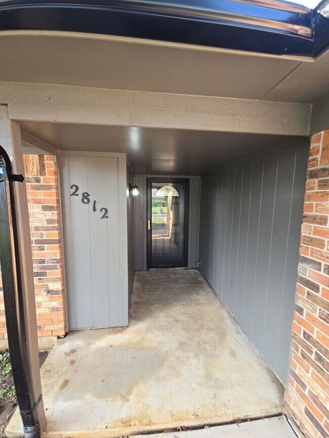 Building Photo - ***Charming Fort Worth 4 Bed 2 Bath w/ Gar...