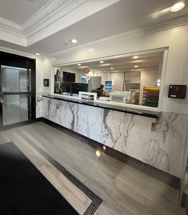 Building Photo - 405 N Ocean Blvd