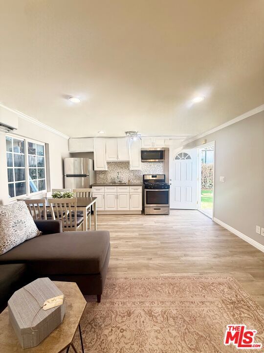 Building Photo - 18002 Collins St