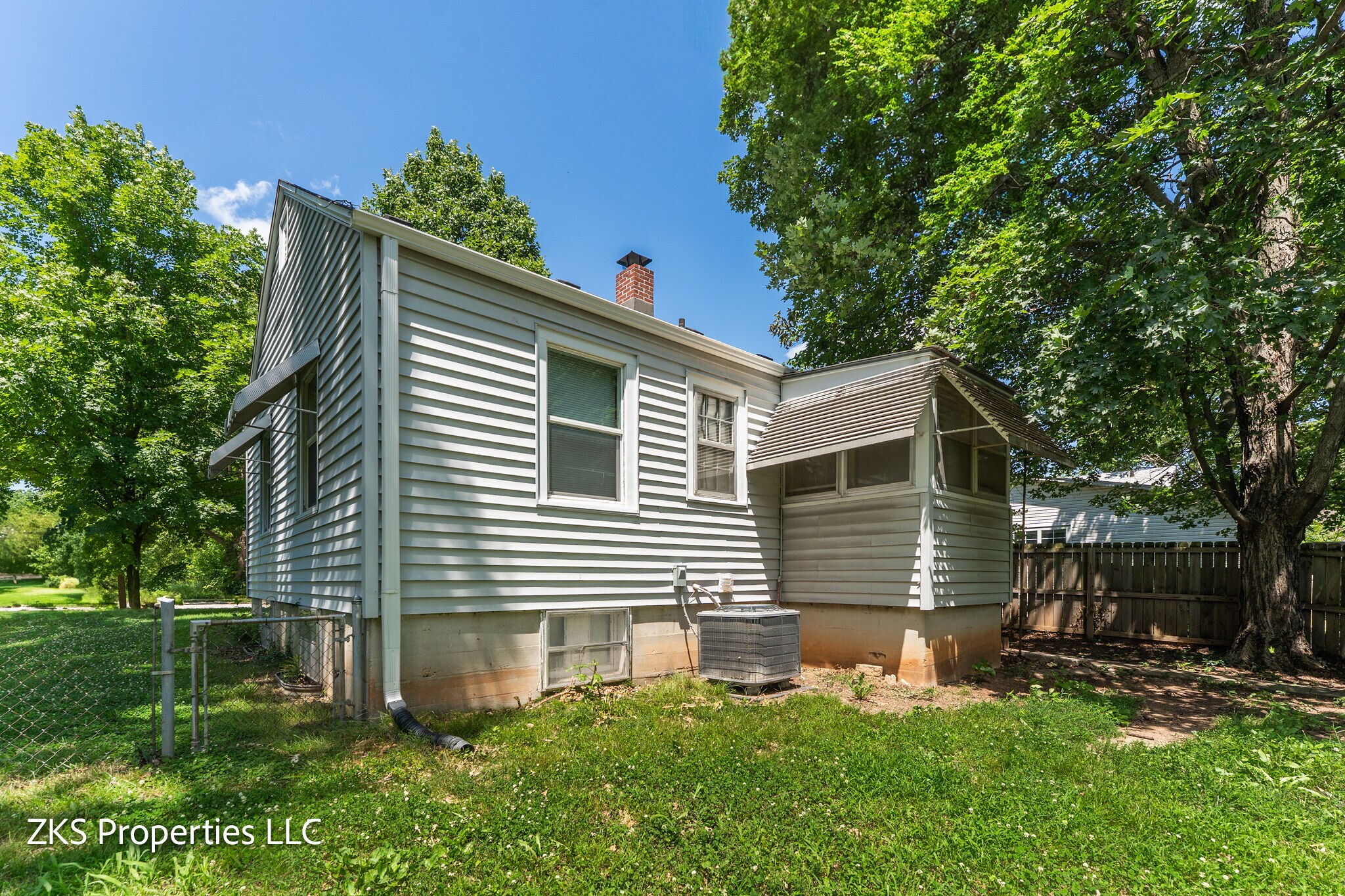 Building Photo - 1016 E Blaine St