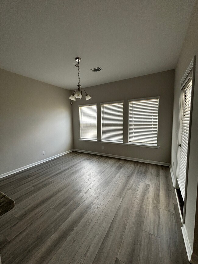 Building Photo - 289 Deerfield Dr NE