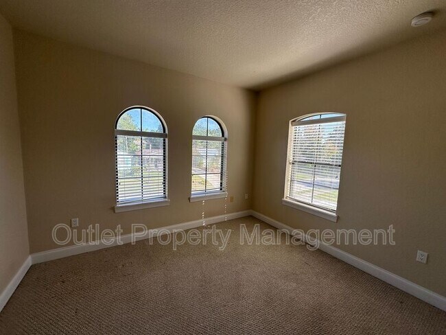 Building Photo - 2005 Baylarian Blvd