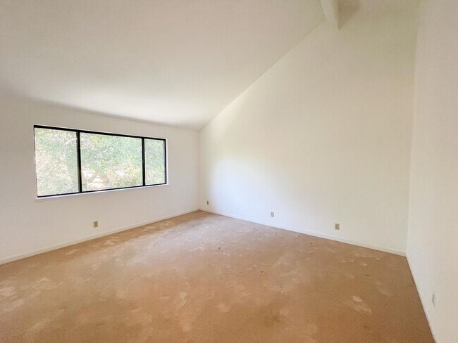 Building Photo - Castro Valley Home in Columbia