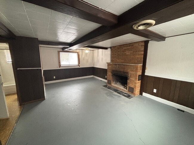 Building Photo - 3 Bedroom House