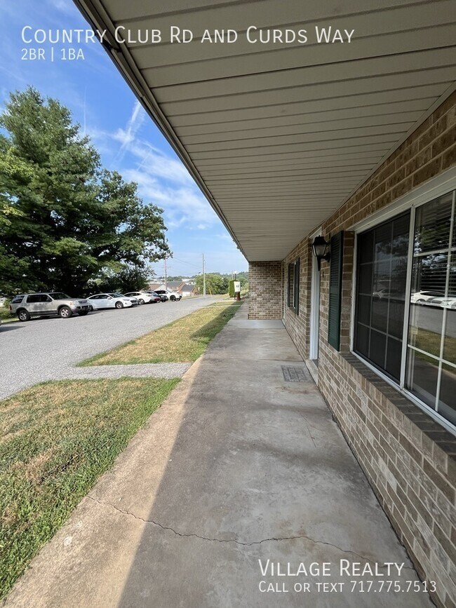 Building Photo - 671 Country Club Rd