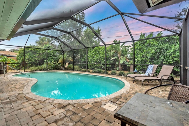 Building Photo - 2723 Gulf Gate Dr