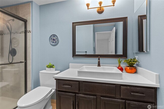 Building Photo - 2Bd/1.75Ba Seattle Condo