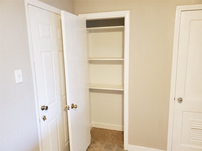 Building Photo - 5318 Doulton Dr