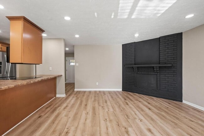 Building Photo - Spacious 3-Bedroom Home in The Colony – Available Now!